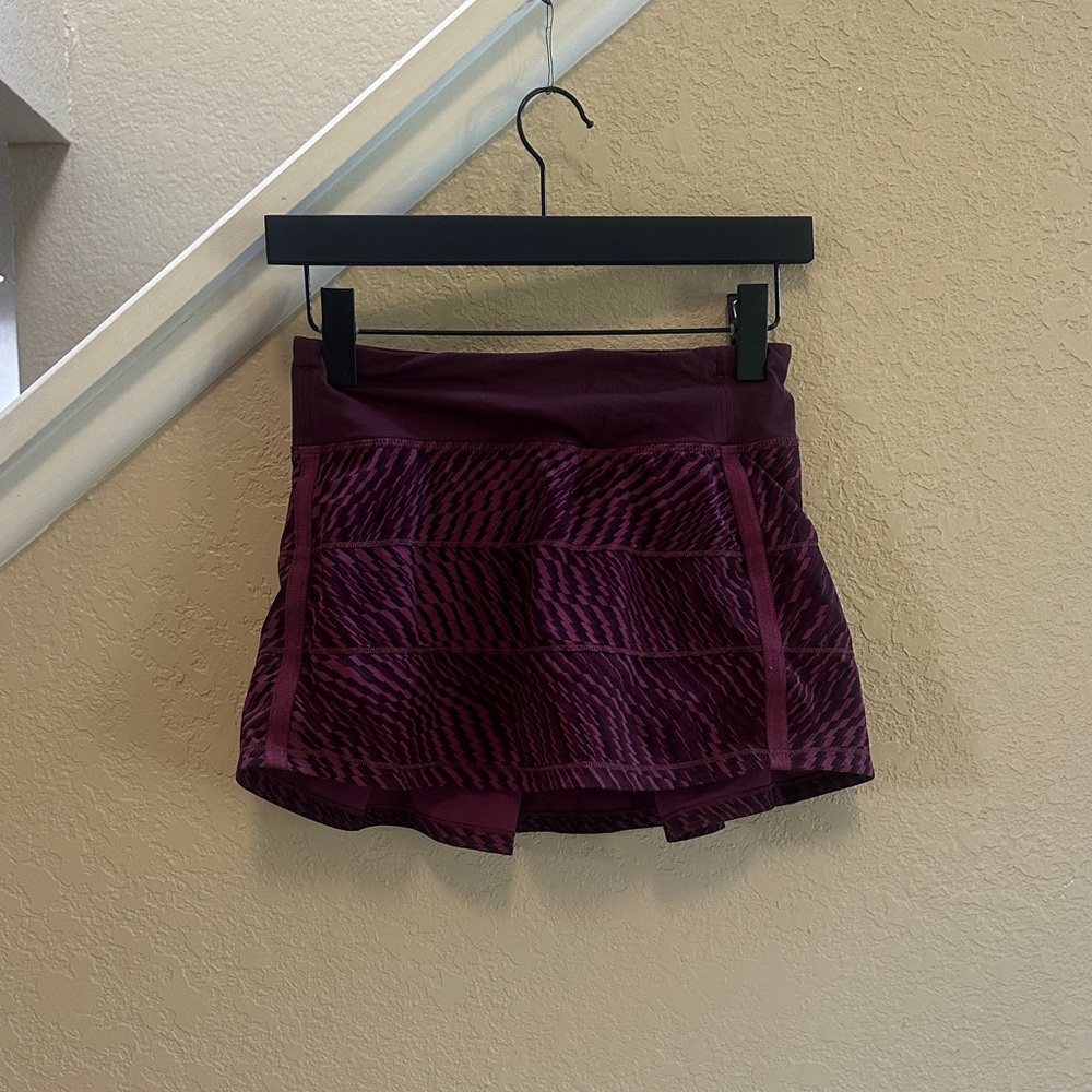 Lululemon vintage discontinued magneta and black lined athletic skirt in size 2
